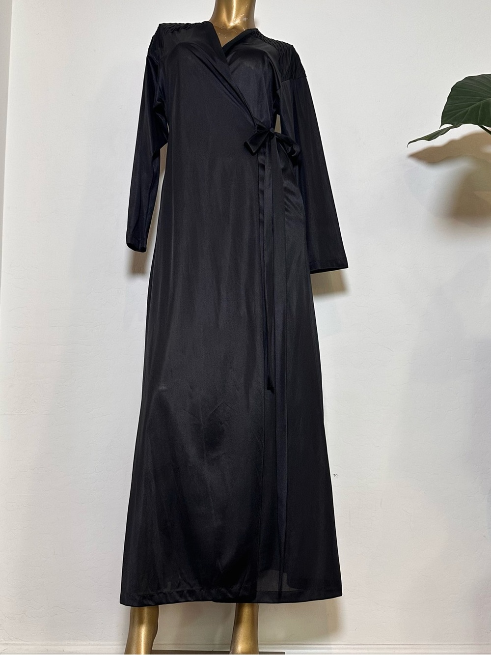 Vintage Diane von Furstenberg for RE-7 Black Nylon Hostess Robe size petite